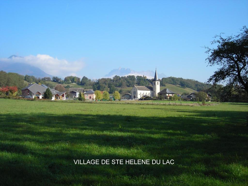 Gîte les Platanes Sainte-Helene-du-Lac Extérieur photo